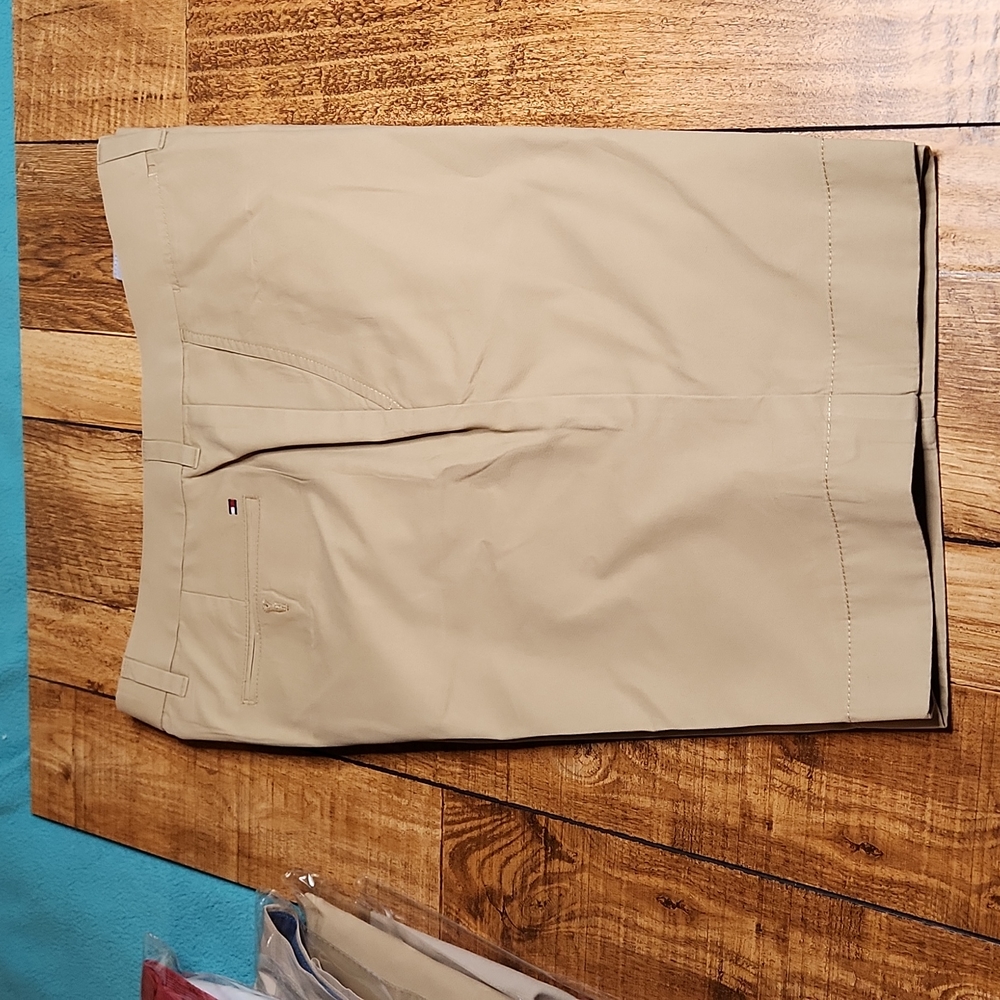Tommy Hilfiger Men's Shorts size 34